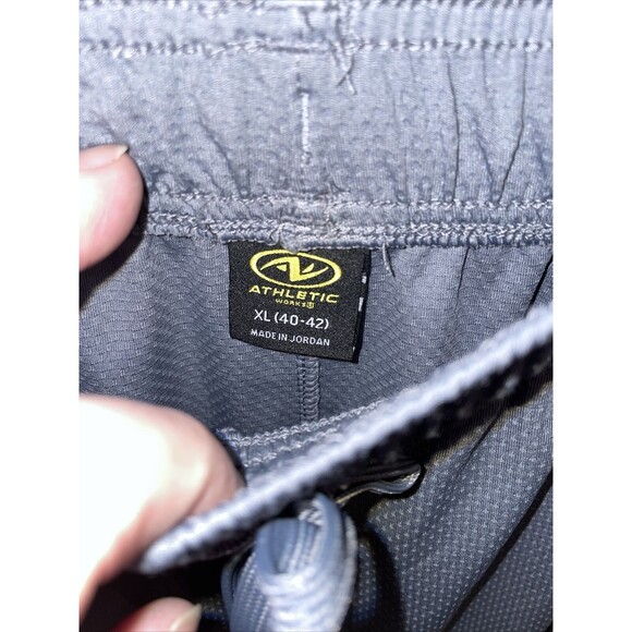 Athletic Works Training Shorts Mens Size 40-42 Gray Stretch Waist Drawstring - Picture 2 of 12